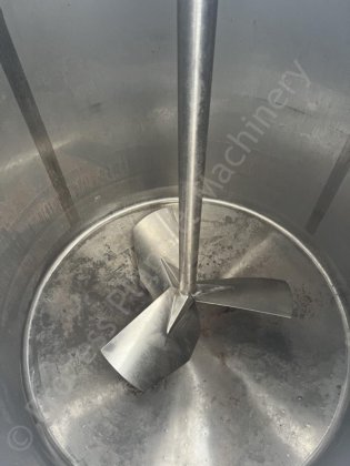 3,000升不锈钢夹套罐,带顶部安装的桨式混合器