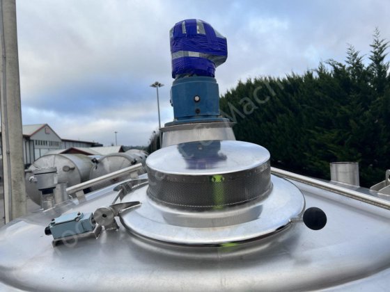 3,000升不锈钢夹套罐,带顶部安装的桨式混合器