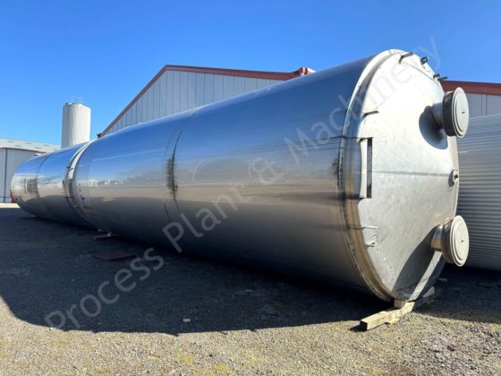 77,500 升不锈钢保温包覆液体储罐，带底部搅拌器