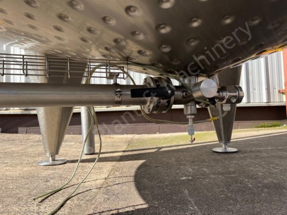 15,000 升不锈钢夹套罐，带顶部安装的桨式搅拌器