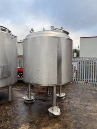 2,500 L ステンレススチール製ジャケット付き縦型ホールディングタンク