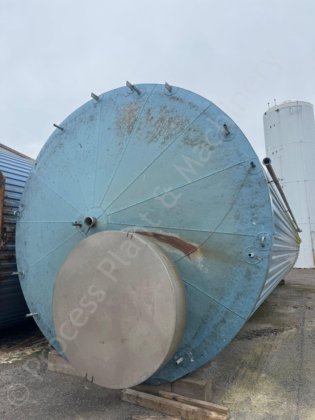 135,000 升不锈钢保温包覆液体储存筒仓