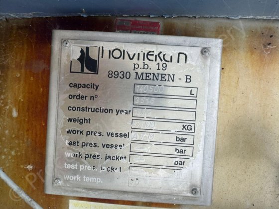 135,000 升不锈钢保温包覆液体储存筒仓