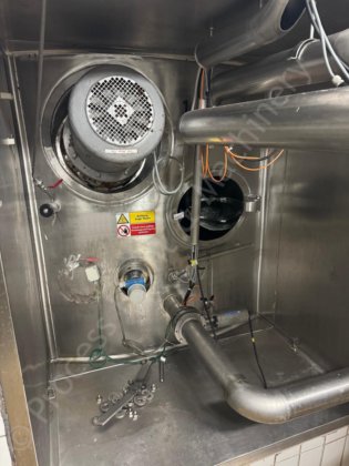 80,000 升不锈钢保温包覆液体储存筒仓