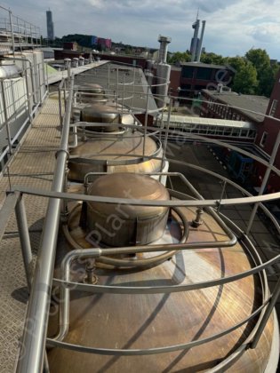 80,000 升不锈钢保温包覆液体储存筒仓