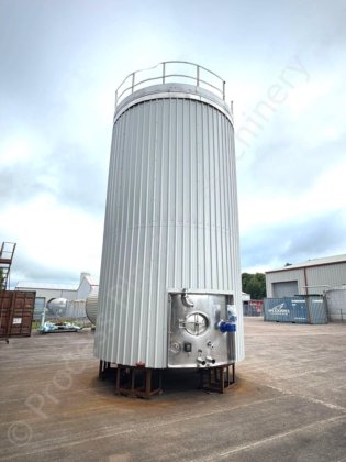 60,000 升不锈钢夹套型绝缘和包覆液体储存筒仓