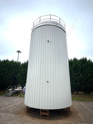 60,000 升不锈钢夹套型绝缘和包覆液体储存筒仓