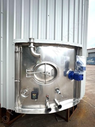 60,000 升不锈钢夹套型绝缘和包覆液体储存筒仓