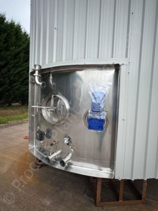 60,000 升不锈钢夹套型绝缘和包覆液体储存筒仓