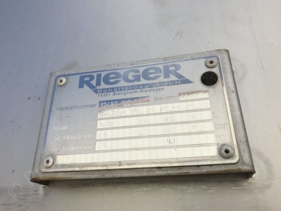 2010年4,408升316级不锈钢夹套立式保温箱