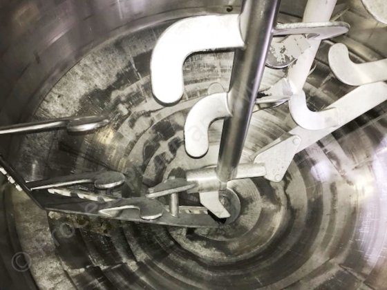 2004年1,200升Limitech水箱,带顶部安装的全刮式表面搅拌器