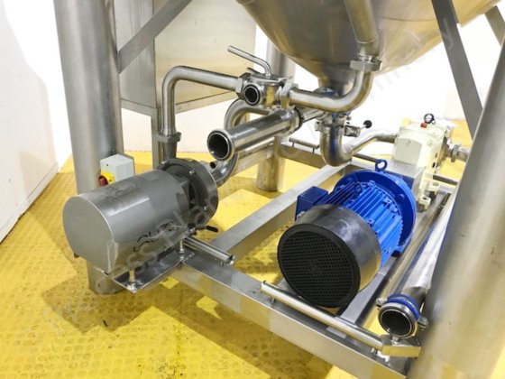 2004年1,200升Limitech水箱,带顶部安装的全刮式表面搅拌器