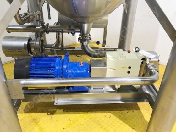 2004年1,200升Limitech水箱,带顶部安装的全刮式表面搅拌器