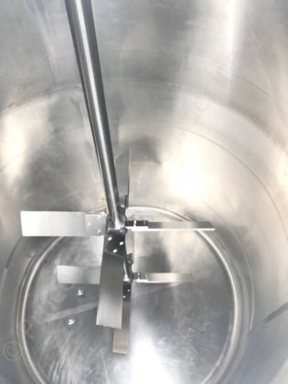 8,000升不锈钢保温罐与多桨混合器