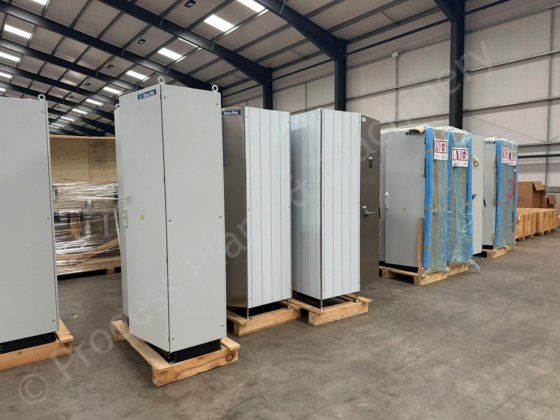 未使用のテトラパックMCCキャビネット