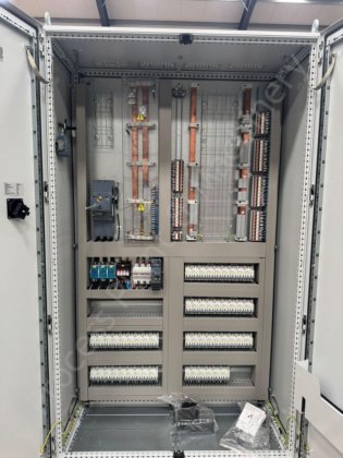 未使用のテトラパックMCCキャビネット