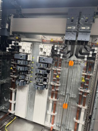 未使用のテトラパックMCCキャビネット