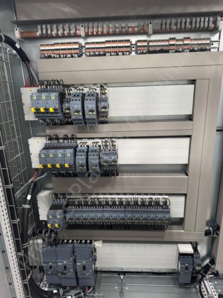 未使用のテトラパックMCCキャビネット