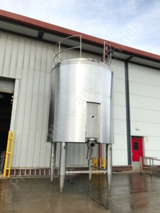 15,000Lステンレス製断熱タンクとトップマウント型マルチパドルミキサー