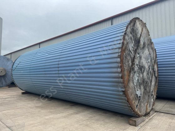 113,000 升不锈钢保温包覆液体储存筒仓