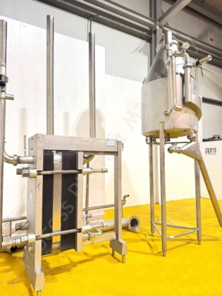 配备 AM10 热交换器的阿法拉伐 DC-1000L 真空脱气系统