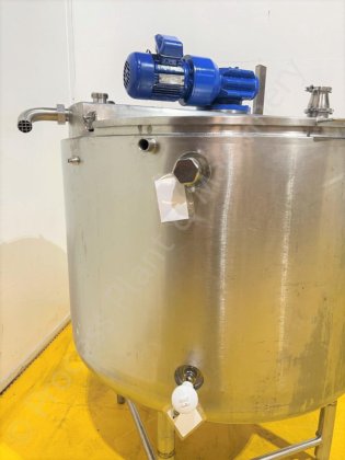 1,400升不锈钢夹套罐，带顶部安装的多桨混合器