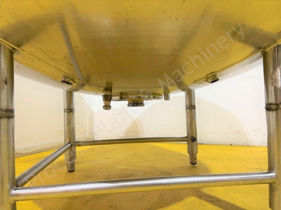 1,400升不锈钢夹套罐，带顶部安装的多桨混合器