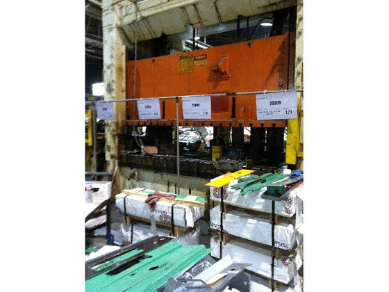 300 ton Verson 120"x60" Used