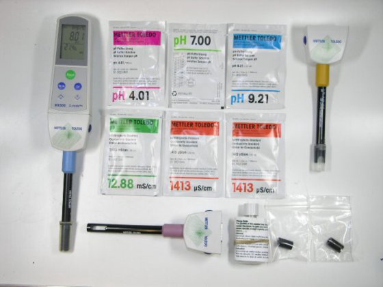 梅特勒-托利多 MX300 万用表，用于测量 ph、ORP、DO、Cond 和