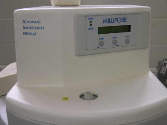 带自动消毒模块的 100 升密理博 PE 罐