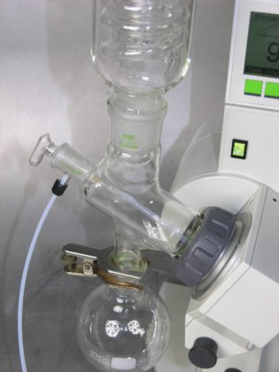 配备 V-850 控制器的 Buchi R-210