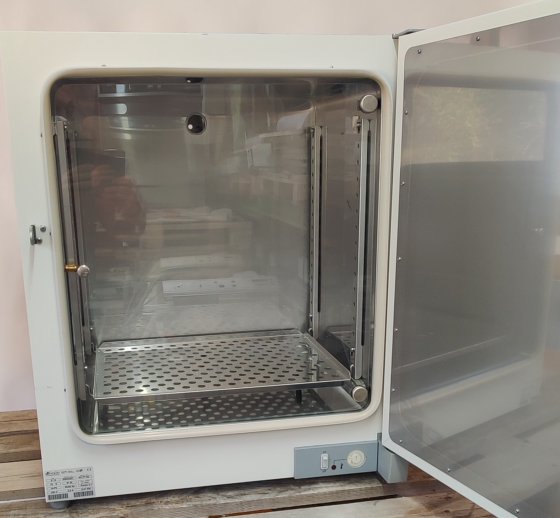 贺利氏 B12 培养箱，131 升