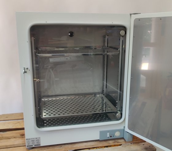 贺利氏 B12 培养箱，131 升