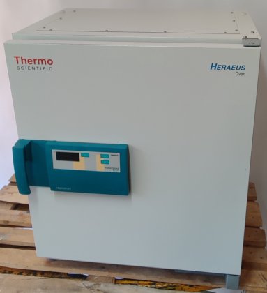 贺利氏 B12 培养箱，131 升