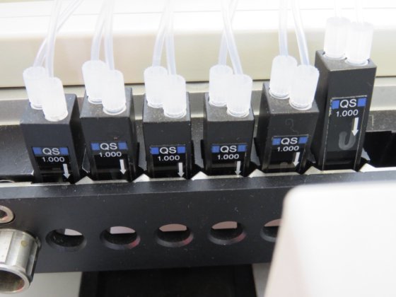 安捷伦 8453 紫外/可见分光光度计，带 8 位多电池传输功能