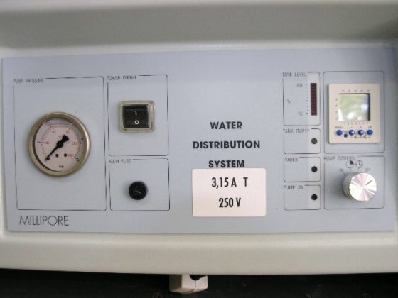 配备 RiOs 16 和远程显示屏的密理博密理博 SDS