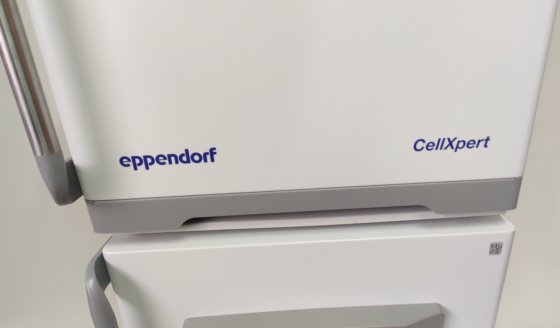 2 个新的 Eppendorf CellXpert C170i