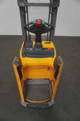 永恒力高举升卡车驾驶室