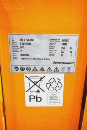 永恒力低叉车驾驶室