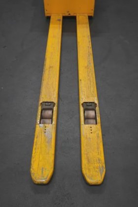 永恒力低叉车驾驶室