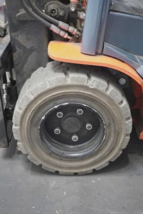 丰田三轮前装载机