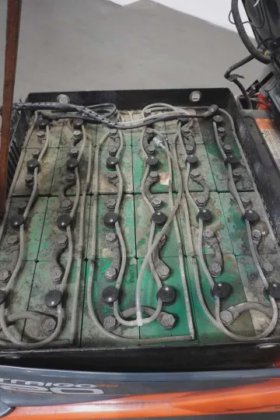 丰田三轮前装载机