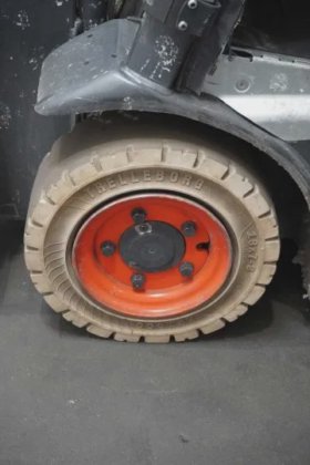 林德三轮前叉车