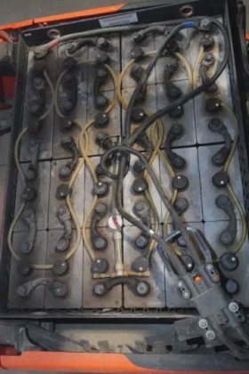 林德三轮前叉车