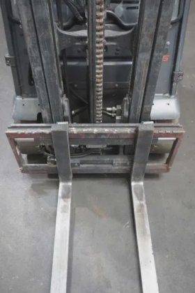 林德三轮前叉车