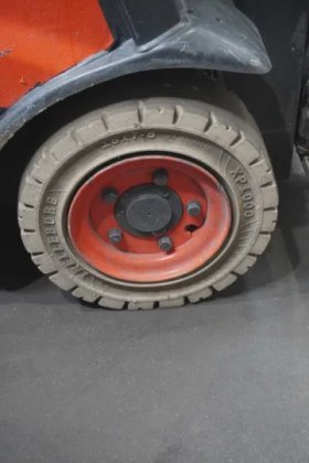 林德三轮前叉车