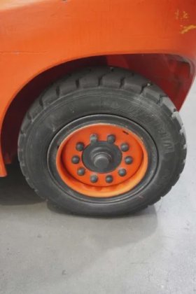 林德四轮前叉车