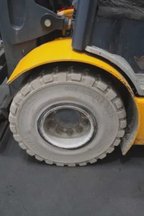 永恒力四轮前叉车