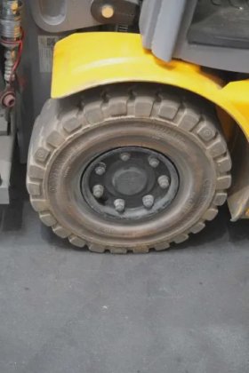 永恒力三轮前叉车