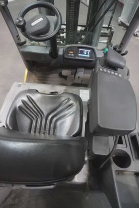 永恒力三轮前叉车